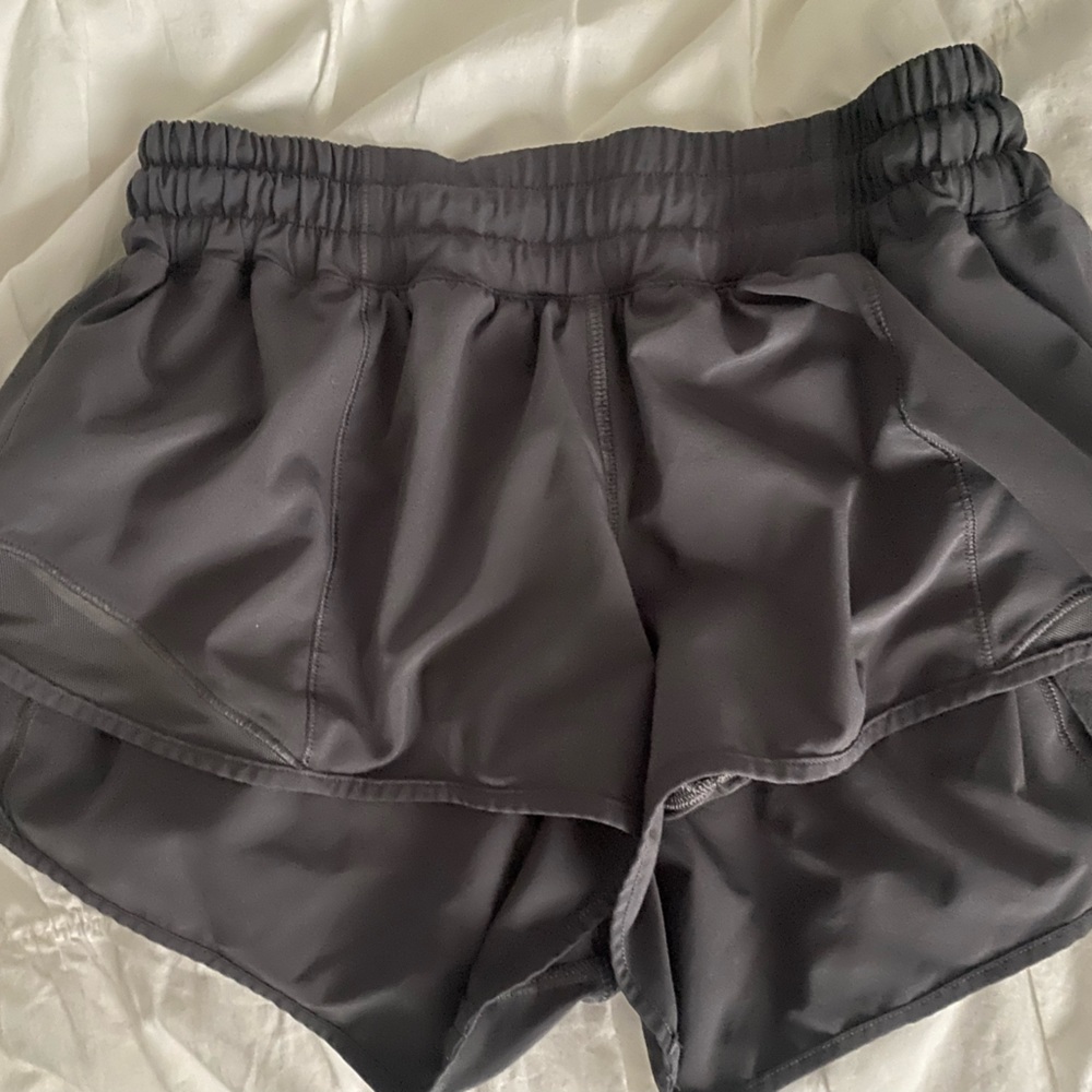 Lululemon hotty hot shorts 2.5